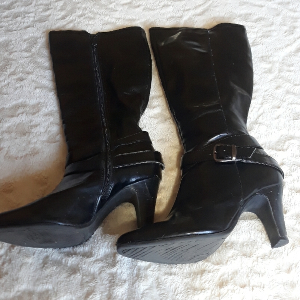 Laura Scott tall zip up heeled boots